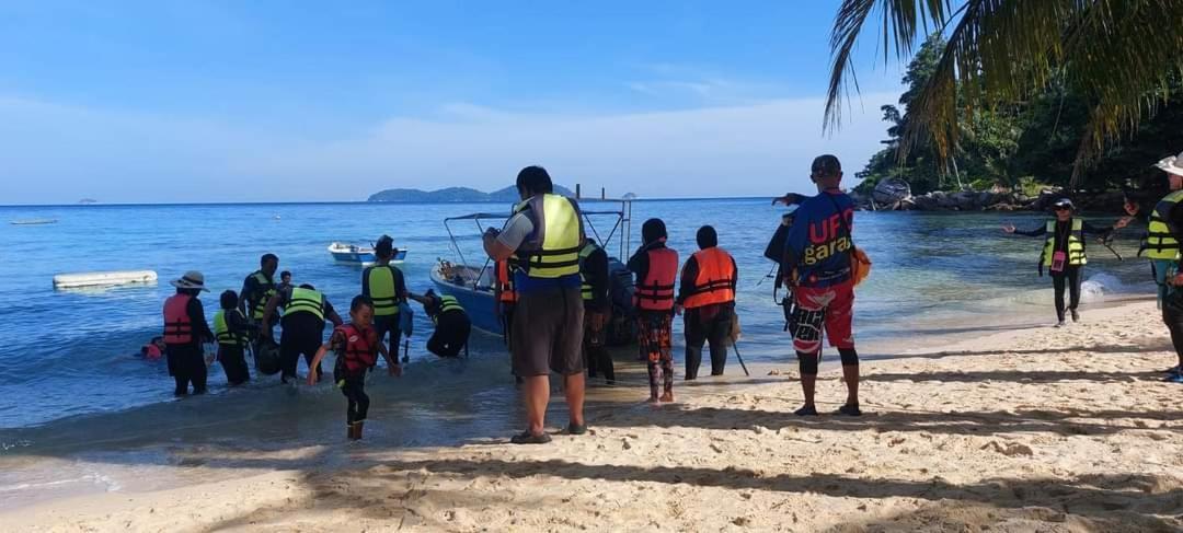 Ella'S Place Salang Tioman Kampong Ayer Batang Kültér fotó