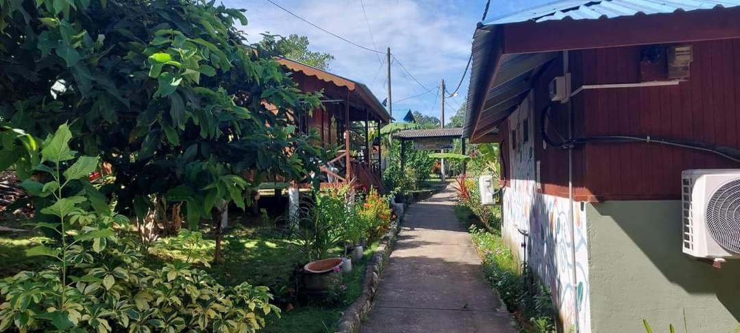 Ella'S Place Salang Tioman Kampong Ayer Batang Kültér fotó