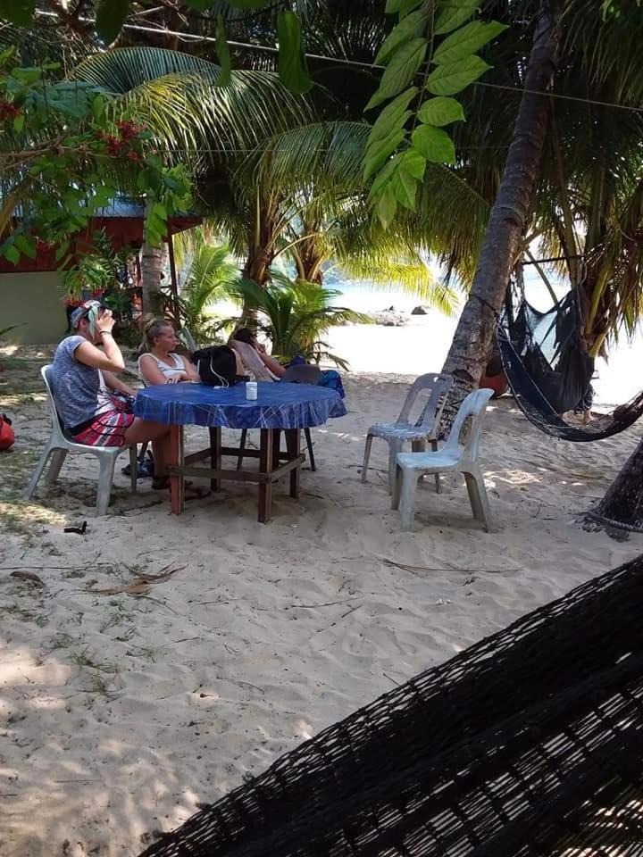 Ella'S Place Salang Tioman Kampong Ayer Batang Kültér fotó