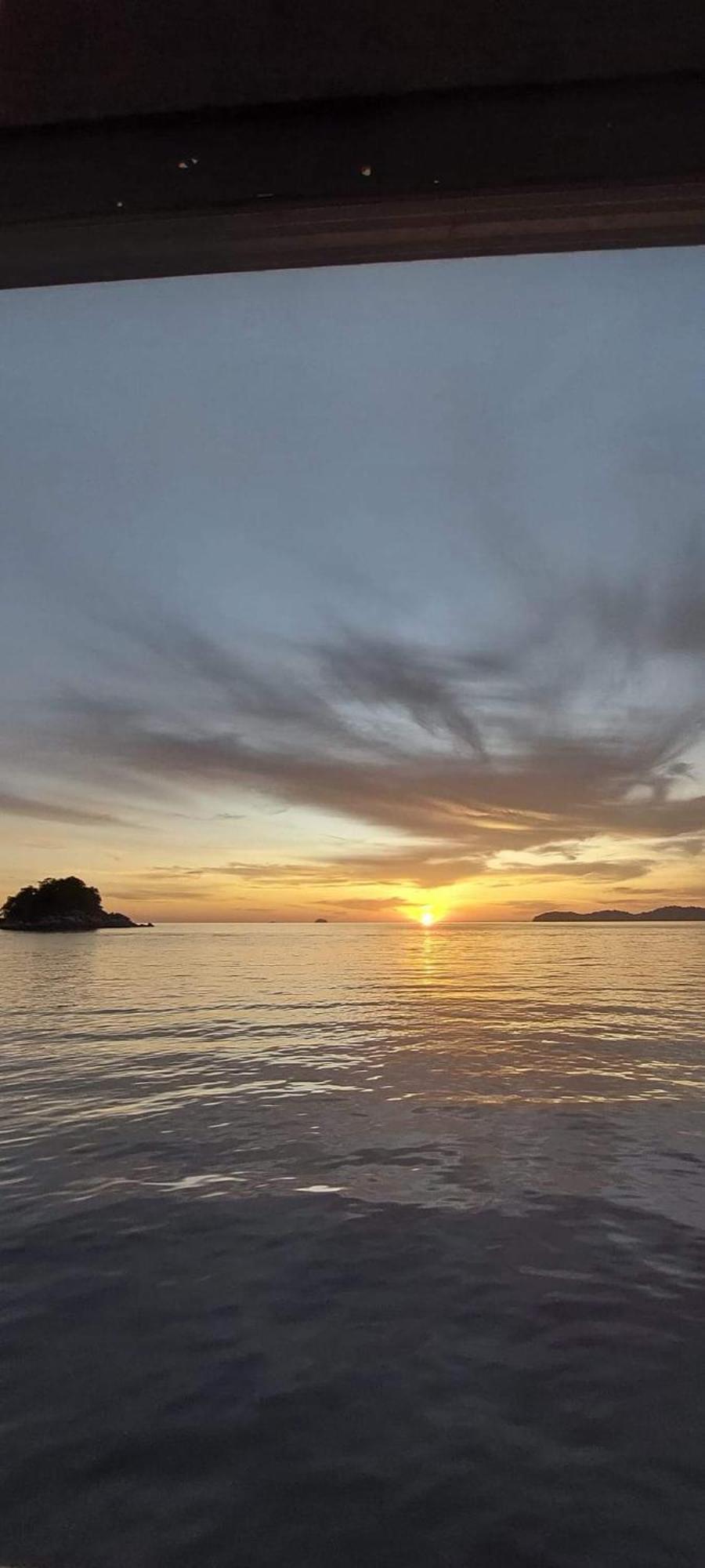 Ella'S Place Salang Tioman Kampong Ayer Batang Kültér fotó