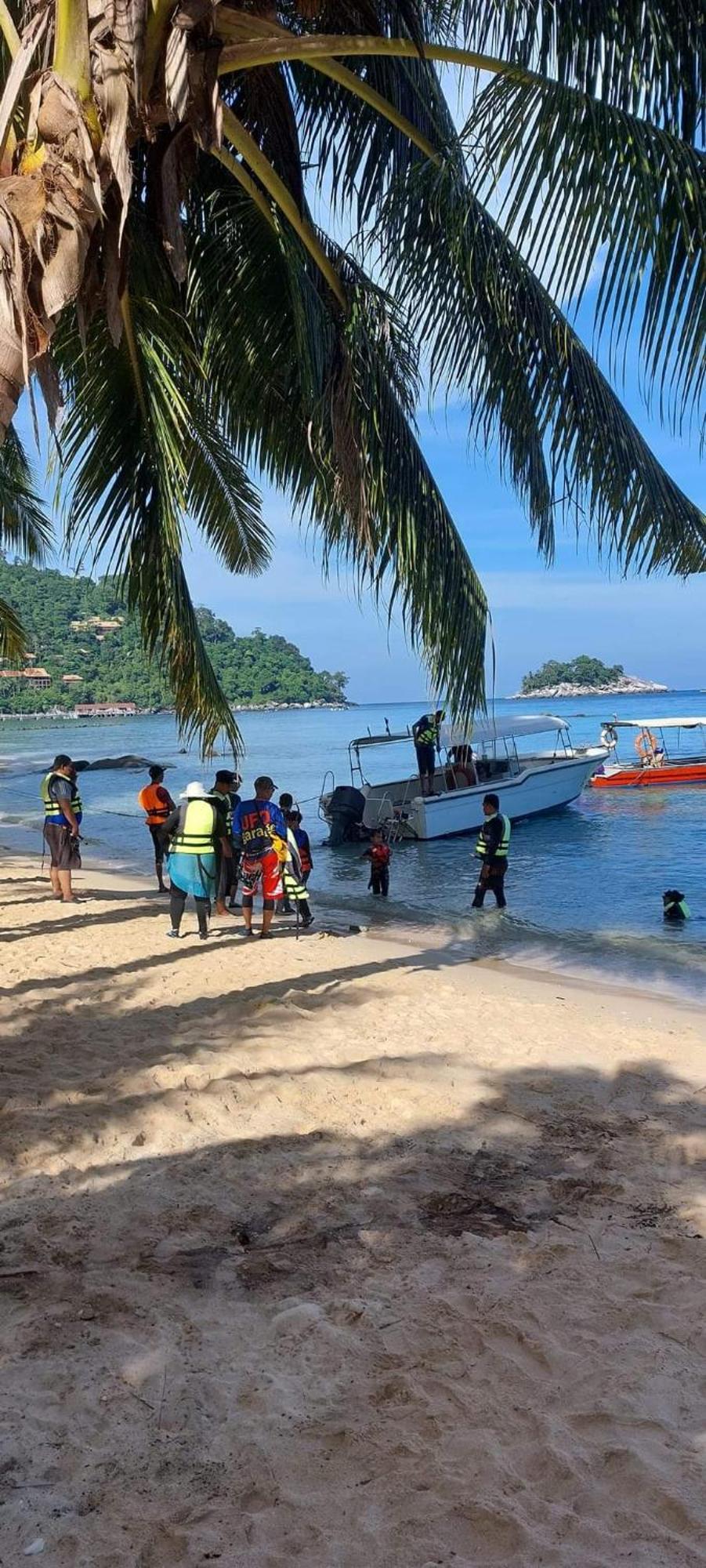 Ella'S Place Salang Tioman Kampong Ayer Batang Kültér fotó