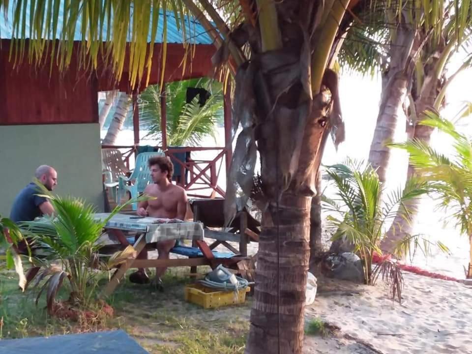 Ella'S Place Salang Tioman Kampong Ayer Batang Kültér fotó