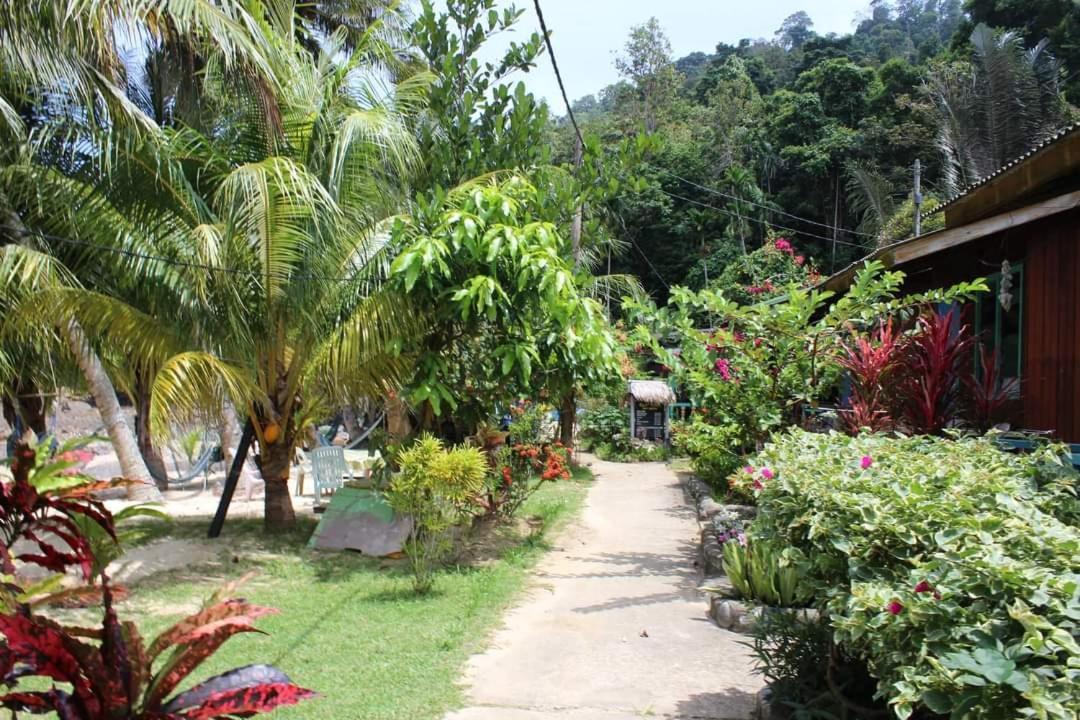 Ella'S Place Salang Tioman Kampong Ayer Batang Kültér fotó