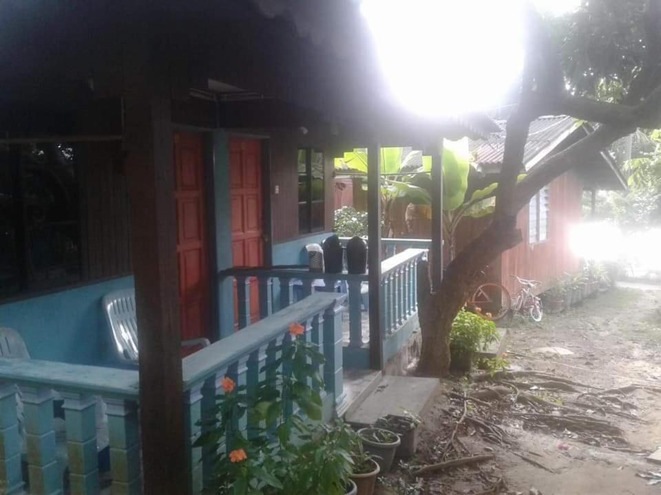 Ella'S Place Salang Tioman Kampong Ayer Batang Kültér fotó