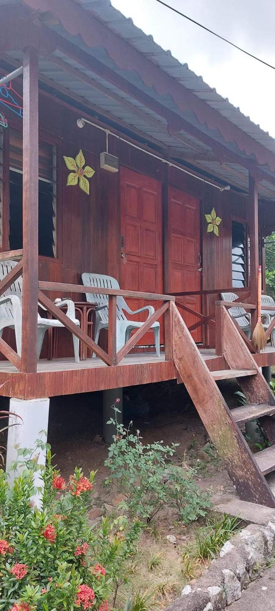 Ella'S Place Salang Tioman Kampong Ayer Batang Kültér fotó