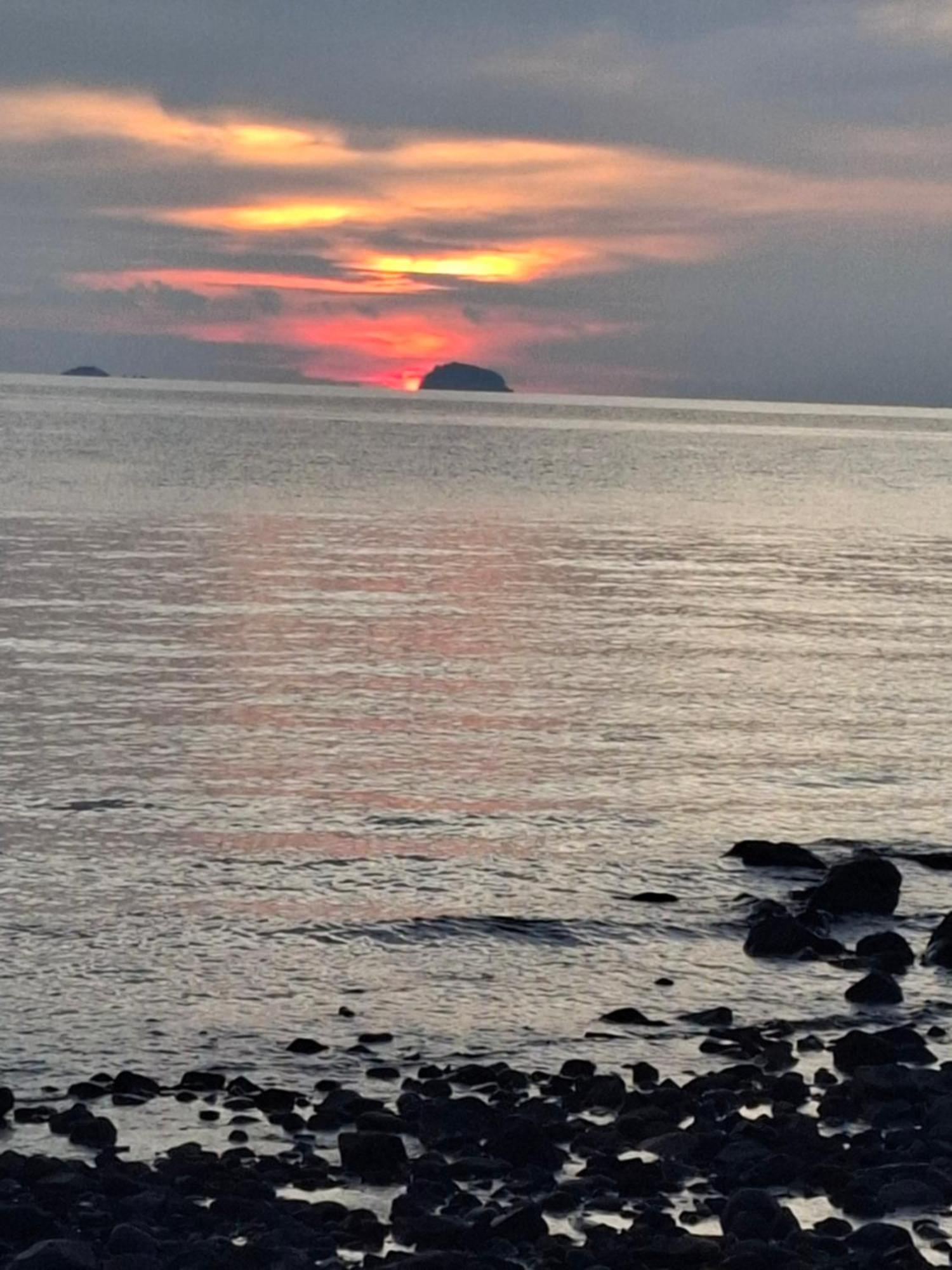 Ella'S Place Salang Tioman Kampong Ayer Batang Kültér fotó