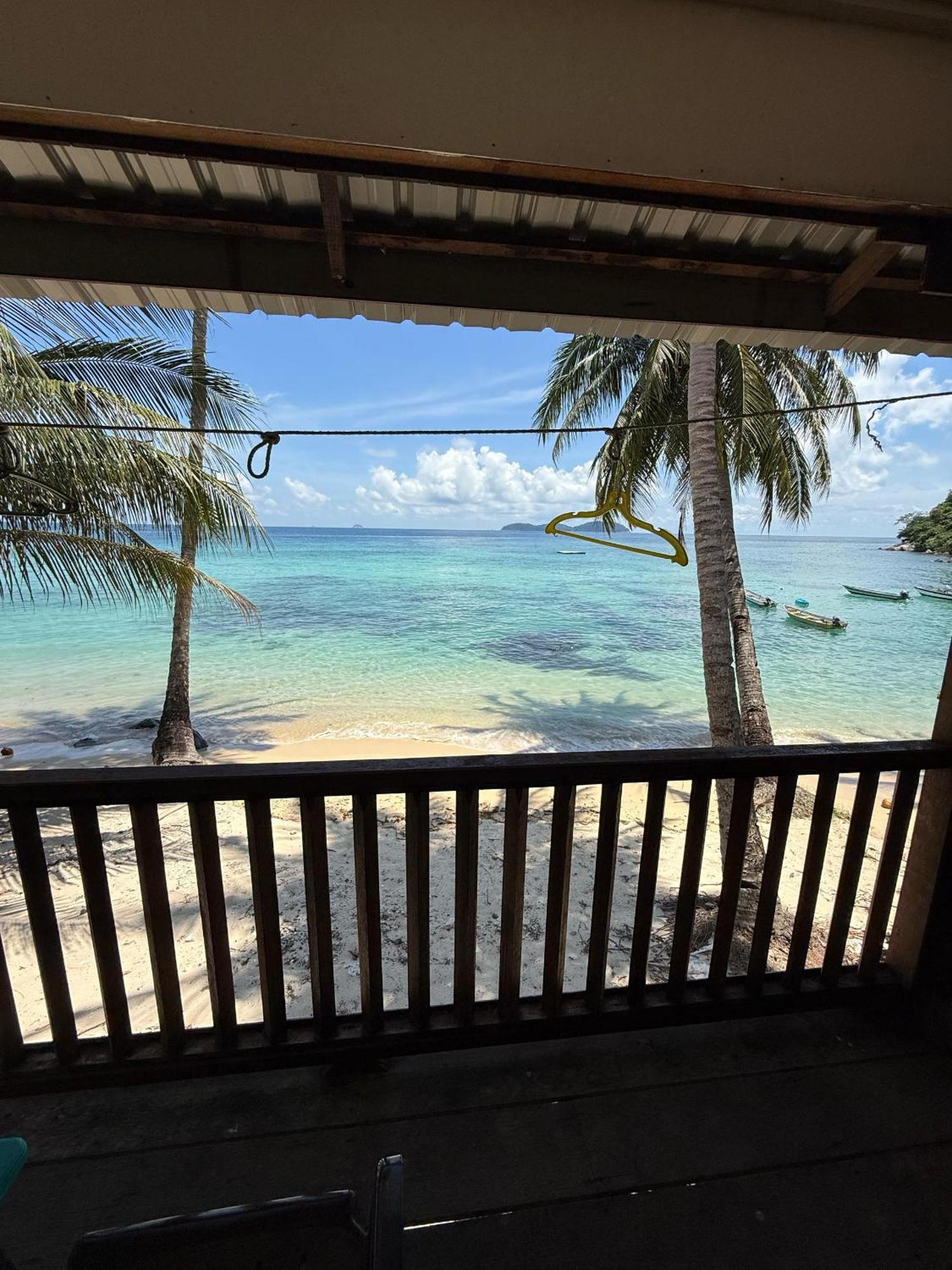 Ella'S Place Salang Tioman Kampong Ayer Batang Kültér fotó